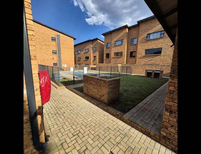 2 BEDROOM PROPERTY TO RENT IN RAVENSWOOD